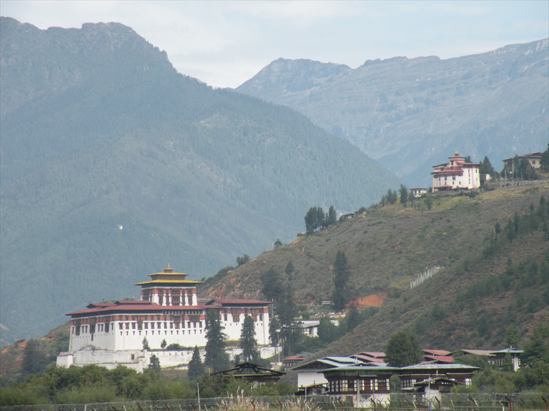 ブータンの山あいの風景