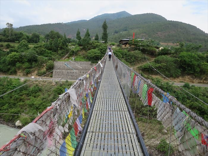 ブータンで最長のつり橋