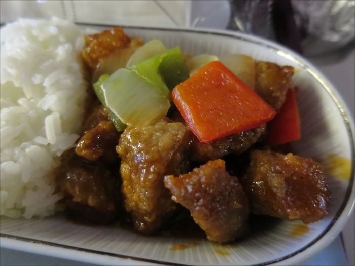 タイ航空の機内食（酢豚）