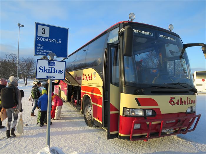 ロヴァニエミからサーリセルカへのバス