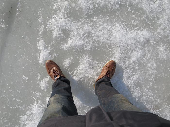 凍った海の上に立ったところ