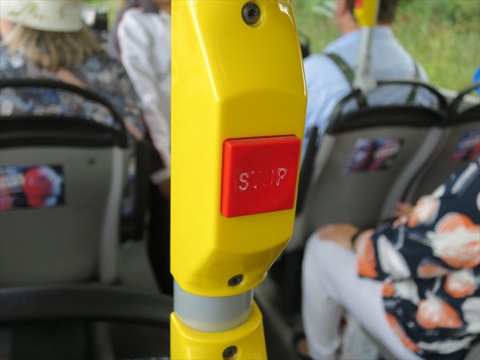 バスの車内。降りる際のボタン