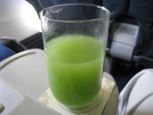緑色のマンゴジュース（カレー味）