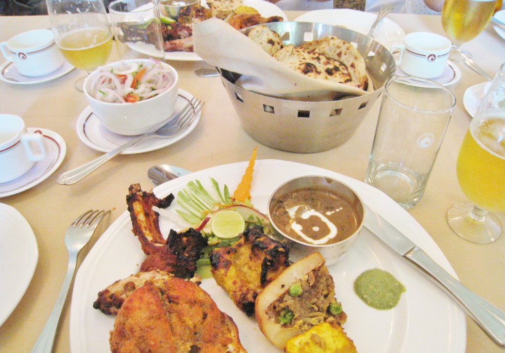 バラナシのホテル　クラークのレストランで食べたインド料理