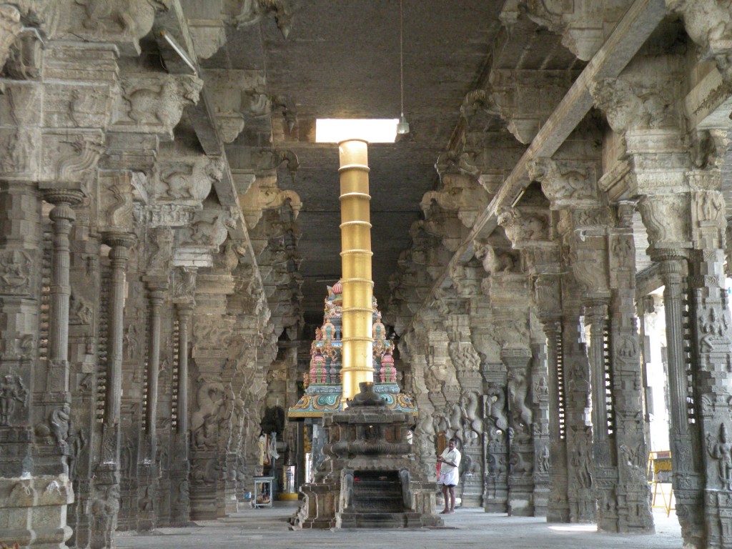 エーカンバラナタール寺院の内部