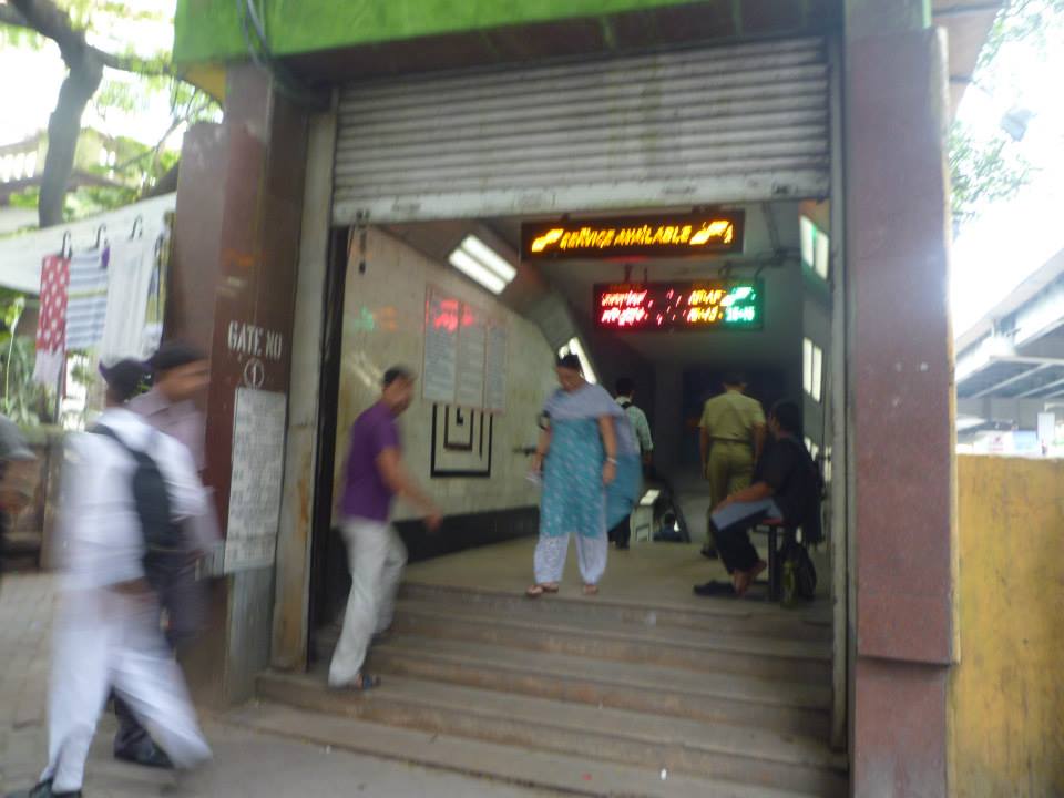 地下鉄の入口