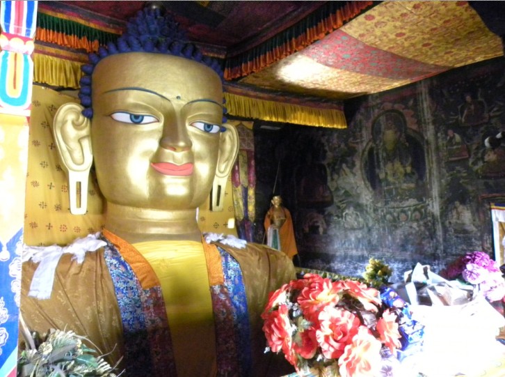 レー　チベット仏教の寺院