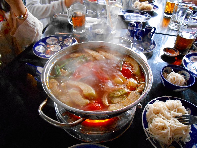ベトナムの海鮮鍋(Lau Hai San)
