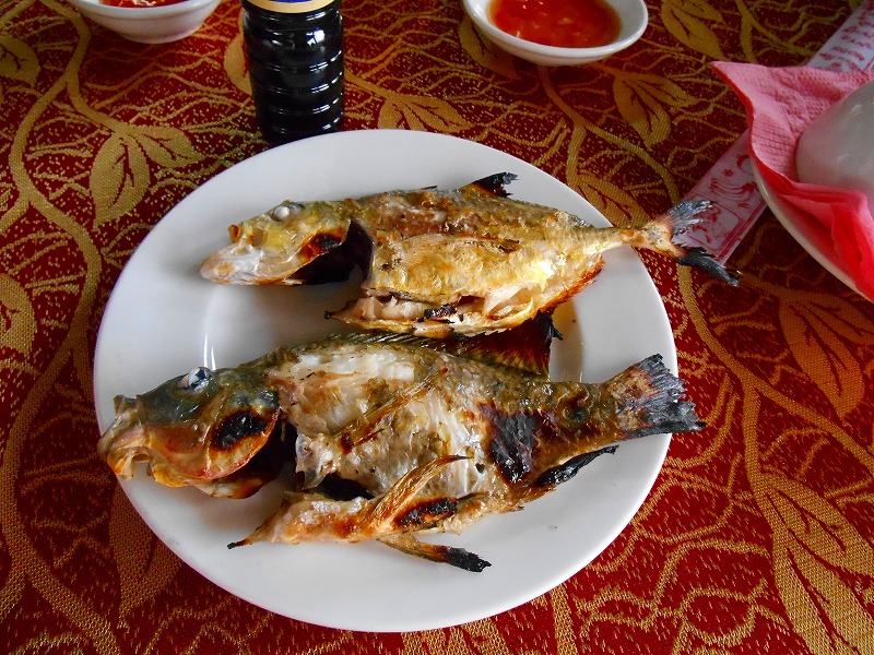 ベトナムの焼き魚