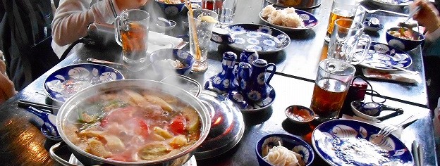 ベトナムの食事風景