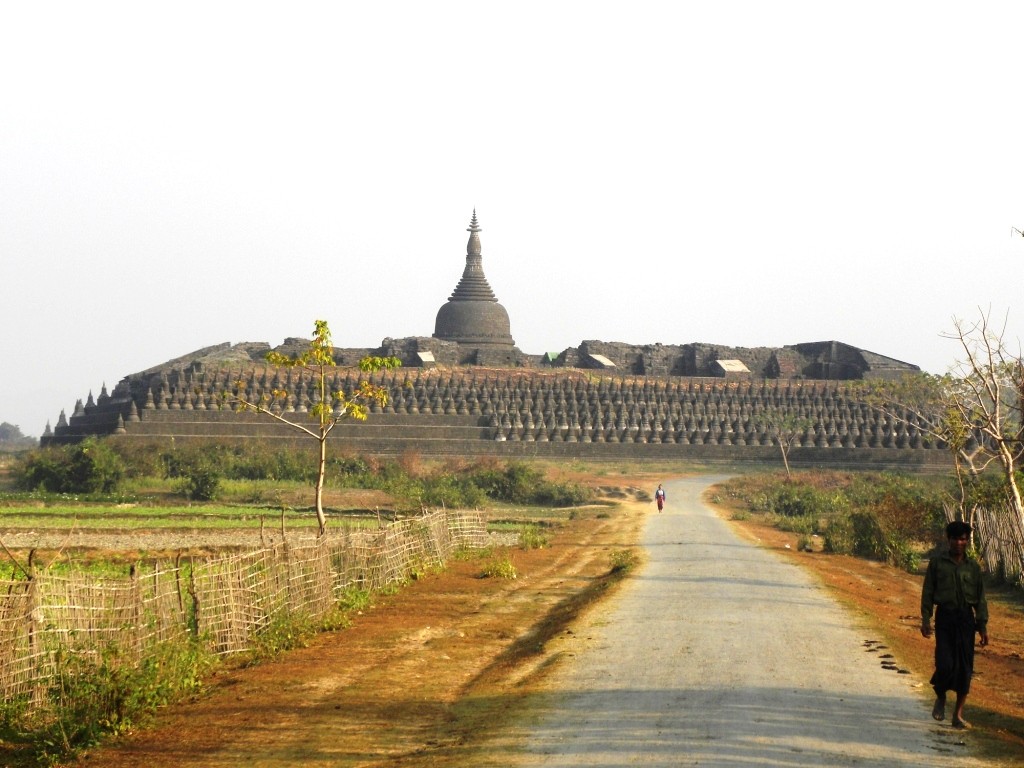 ミャンマー　ミャウー　アラカン王国遺跡