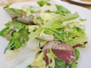 クロアチアマグロの燻製サラダ