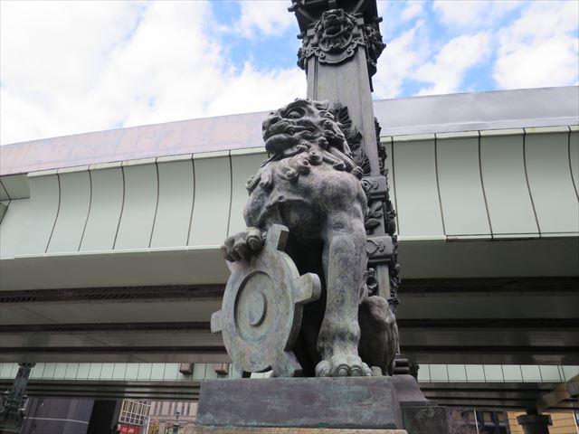日本橋にある獅子の像