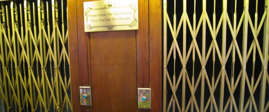 ゴールフェイスホテルのエレベーター