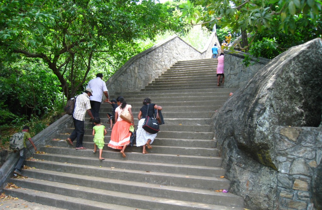 ダンブッラ石窟寺院の登り口