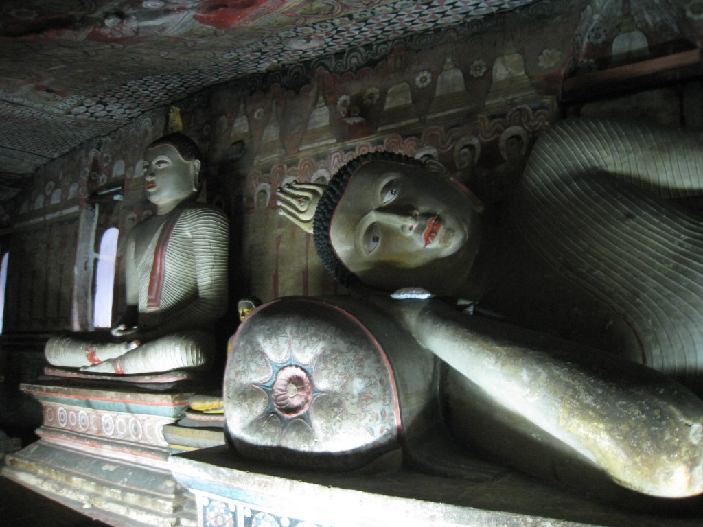 ダンブッラ石窟寺院の仏像