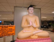 空港にある仏陀の像