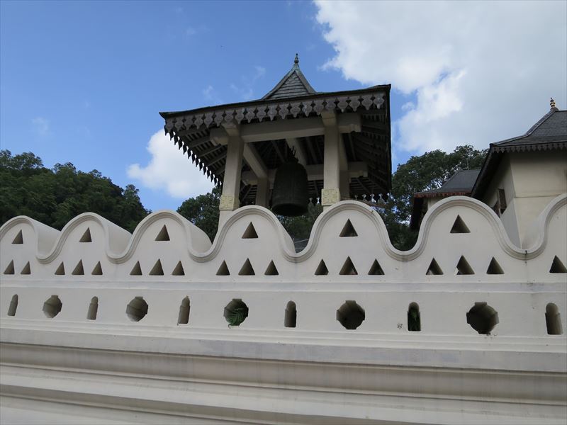 仏歯寺の鐘