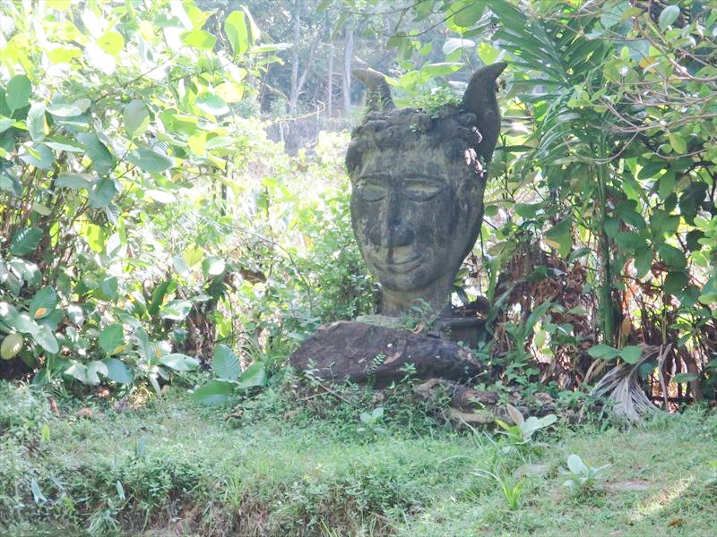 ルヌガンガの謎の像